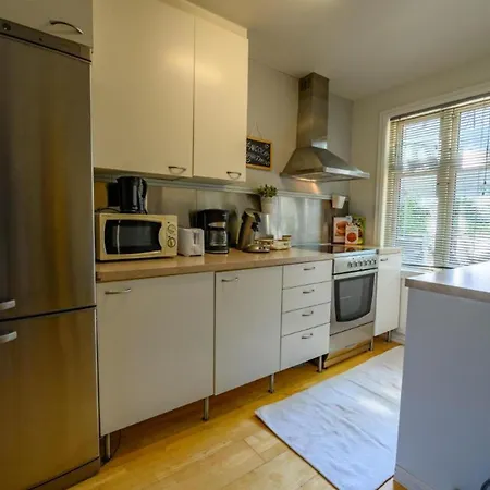 Charming 4-bedroom In 아파트