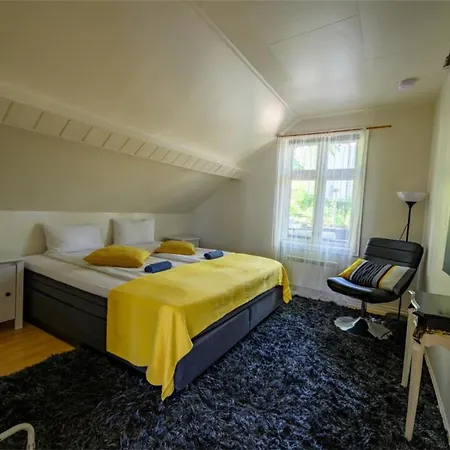 Charming 4-bedroom In 아파트 스타방에르