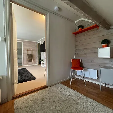 Charming 4-bedroom In 스타방에르