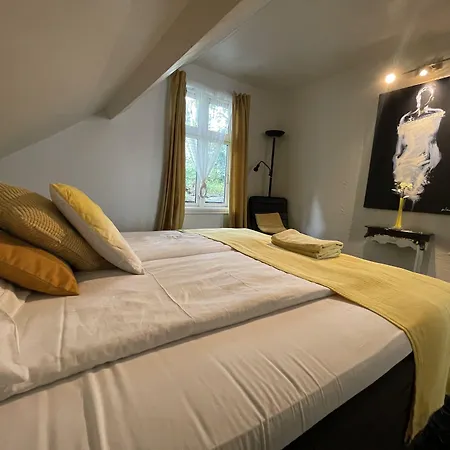 Charming 4-bedroom In 아파트 스타방에르
