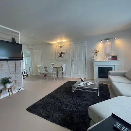 Apartamento Charming 4-bedroom In *