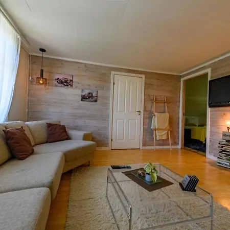 Charming 4-bedroom In 스타방에르
